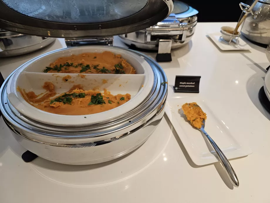 ANZ Lounge, varm mad